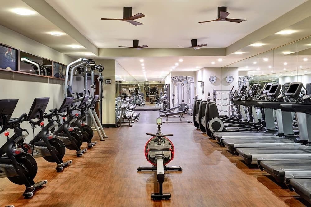 Osteria Sierra at Hyatt Regency Lake Tahoe — bar and lounge seating