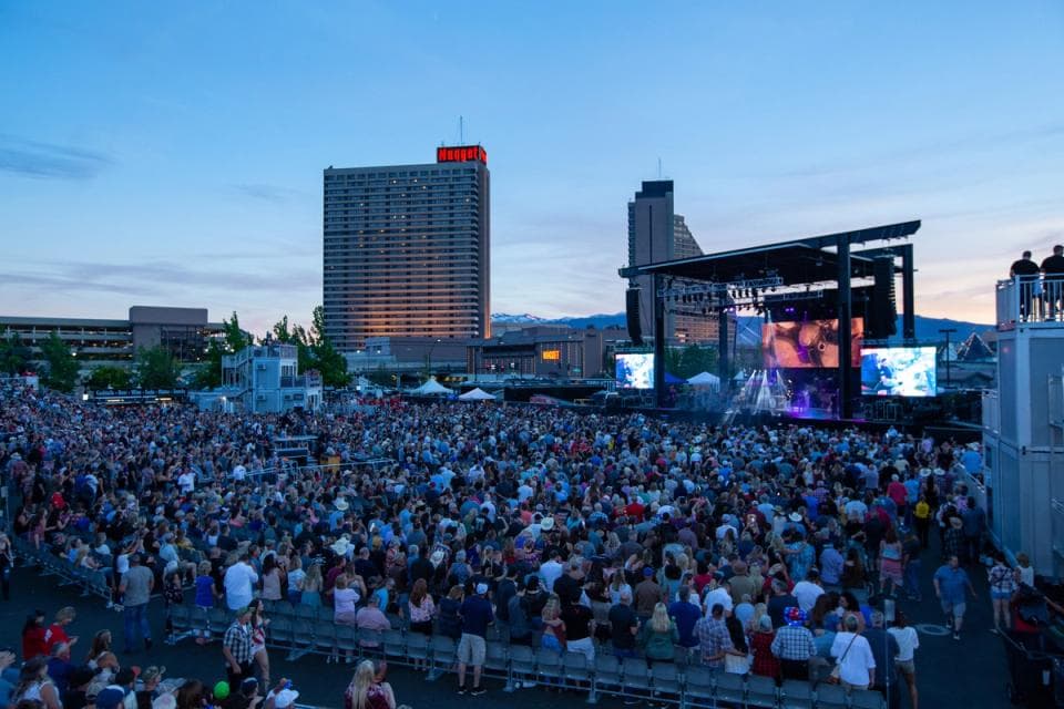 Rosie's Café at Nugget Casino Resort — bar and lounge seating