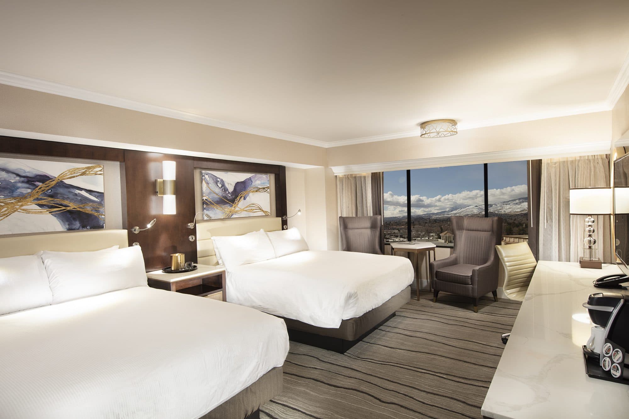 Peppermill Luxury Suite at Peppermill Resort Spa Casino — guest suite amenities