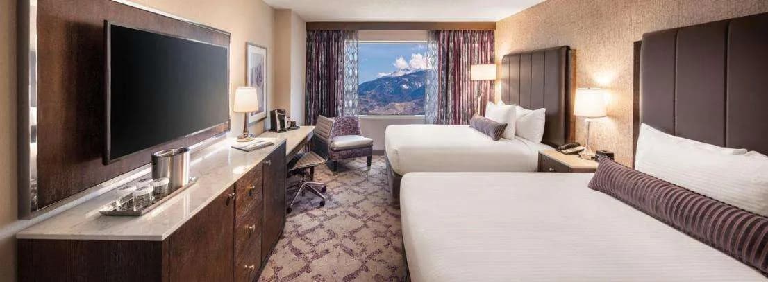 Silver Legacy Vista Room – 1 King at Silver Legacy Resort Casino — guest suite amenities