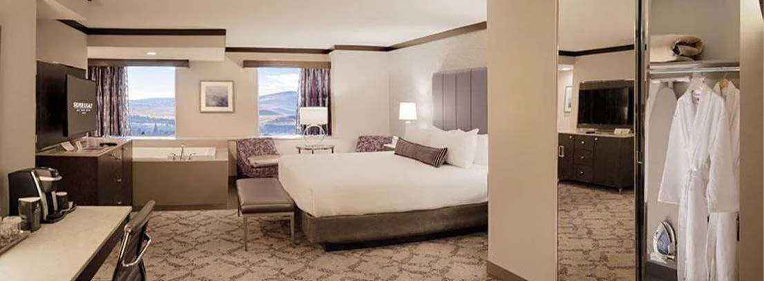 Players Corner Spa Suite at Silver Legacy Resort Casino — bedroom with premium bedding