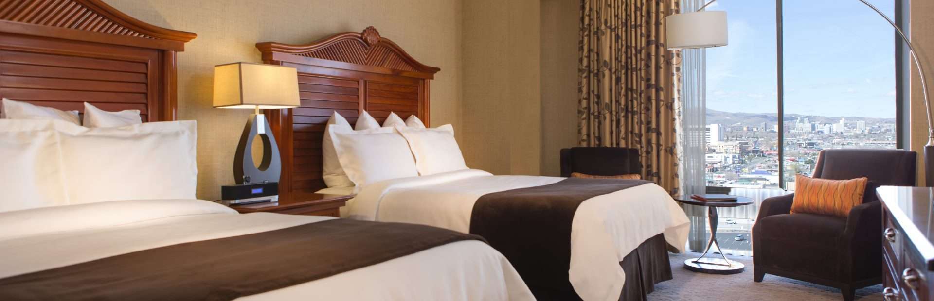 Atlantis Luxury Tower Room at Atlantis Casino Resort Spa — guest suite amenities