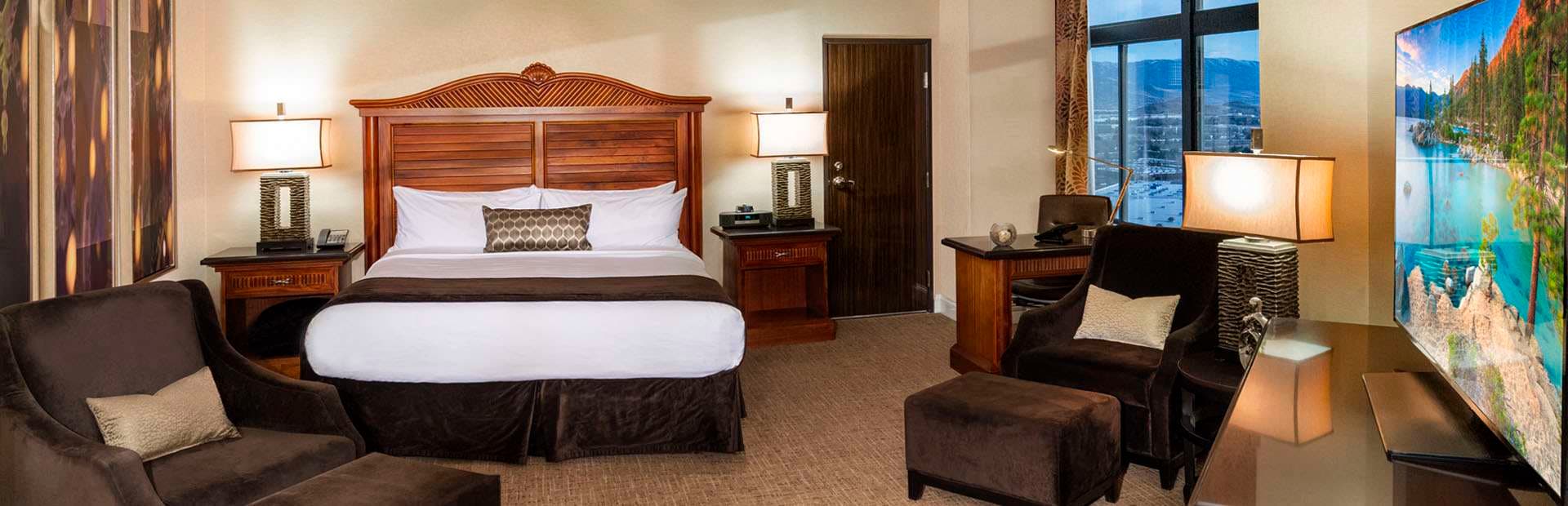 Atlantis Atrium Paradise Suite at Atlantis Casino Resort Spa — bedroom with premium bedding