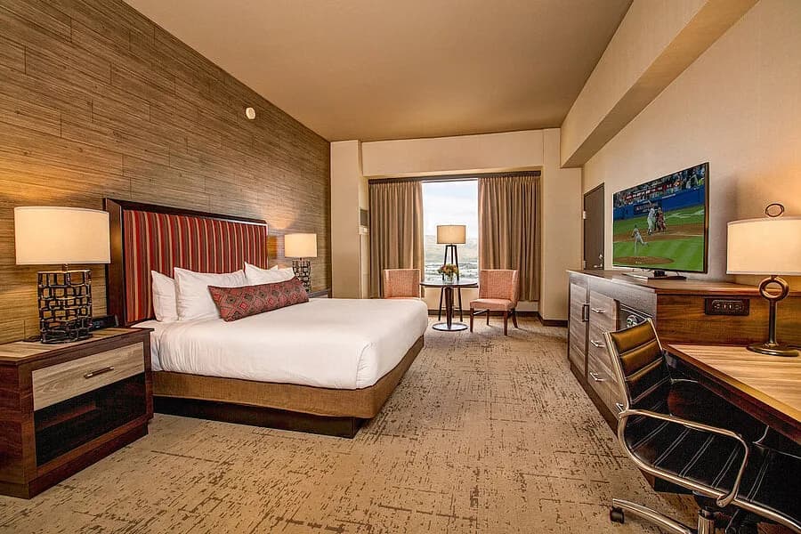 Peppermill Fireside Lounge at Peppermill Resort Spa Casino — lounge atmosphere