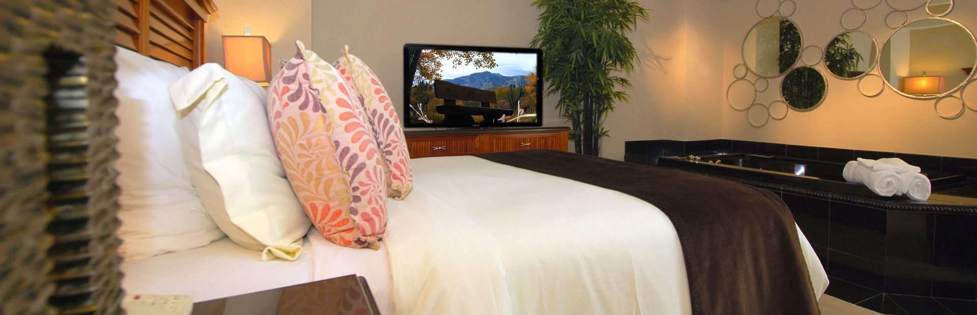 Atlantis Luxury Tower Room at Atlantis Casino Resort Spa — guest suite amenities