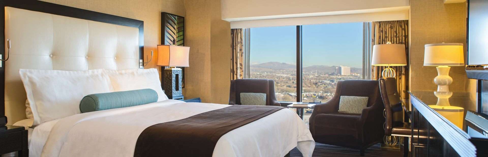 Atlantis Luxury Tower Room at Atlantis Casino Resort Spa — guest suite amenities