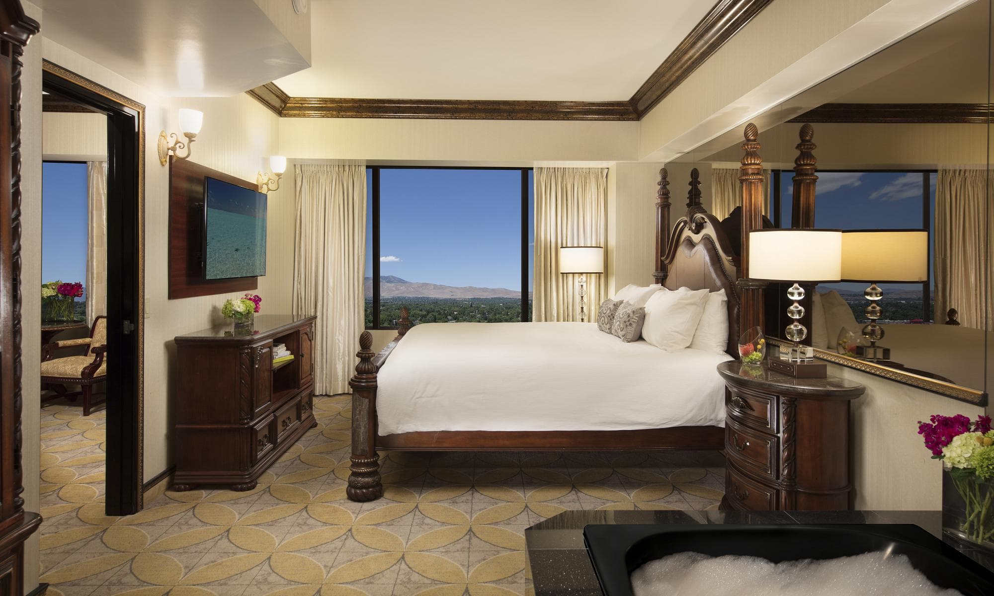 Peppermill Luxury Suite at Peppermill Resort Spa Casino — room view