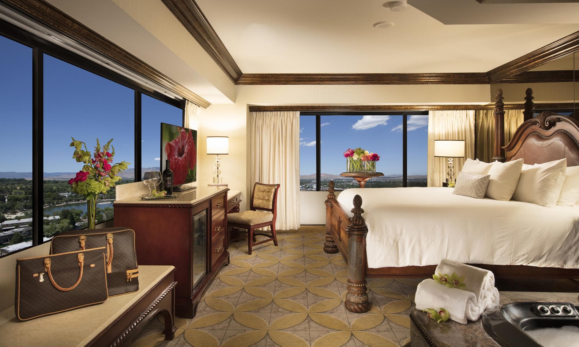 Peppermill Spa Suite at Peppermill Resort Spa Casino — guest room with upscale furnishings and contemporary decor Peppermill Spa Suite at Peppermill Resort Spa Casino — guest room with upscale furnishings and contemporary decor