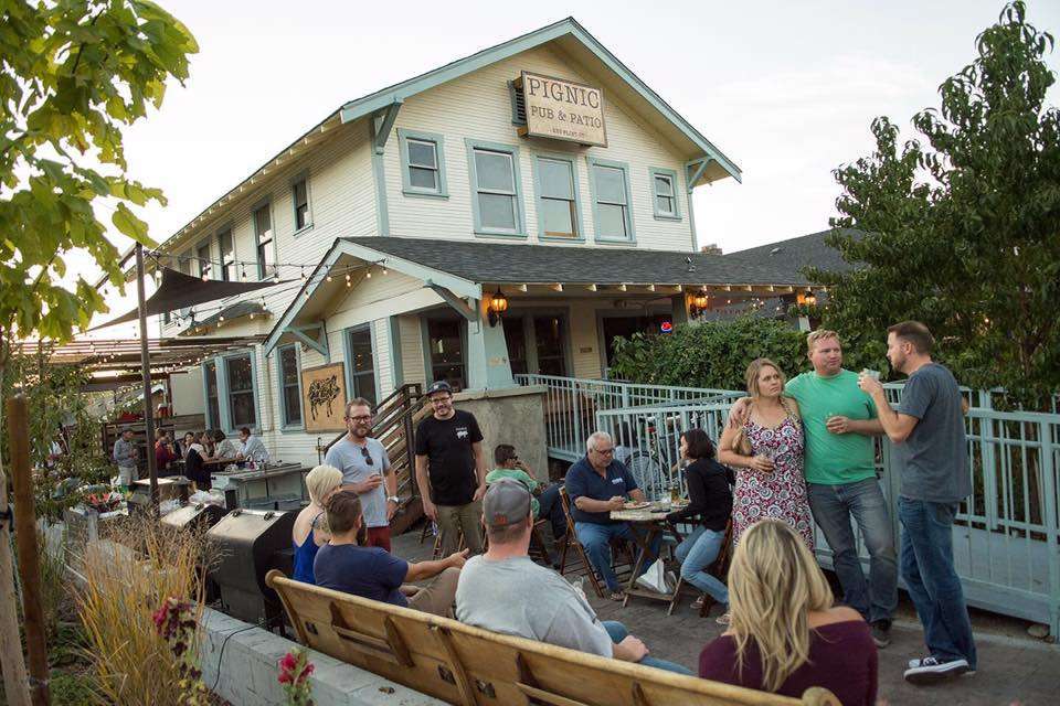 Peppermill Terrace Lounge at Peppermill Resort Spa Casino — interior view