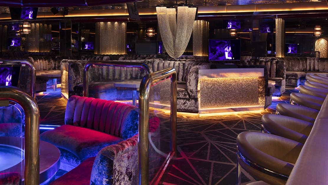Peppermill Fireside Lounge at Peppermill Resort Spa Casino — bar interior with signature dining and ambience